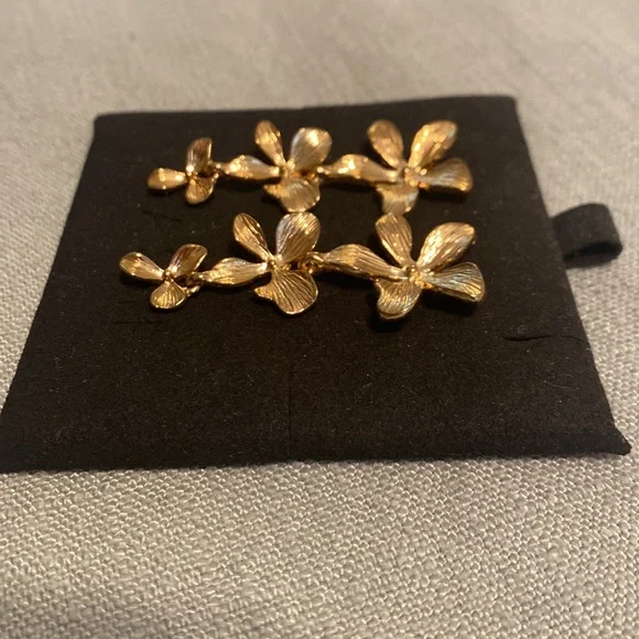 Shashi floral earrings - Picture 2 of 3